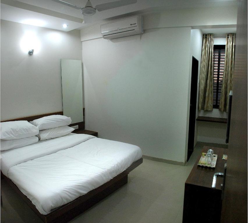 Hotel Sai Srushti Shirdi Exterior foto